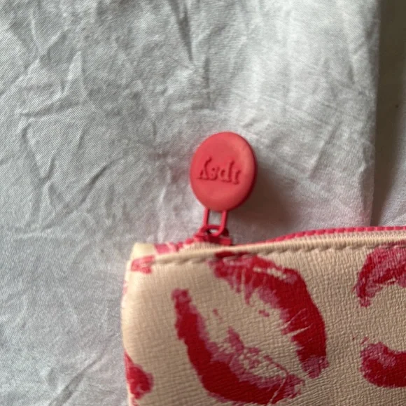 3 for $20! 2 Ipsy Bags - Picture 4 of 11